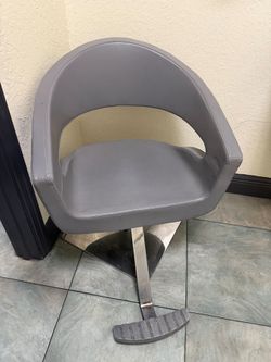Salon chair