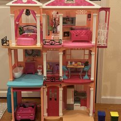 Barbie Dream house 