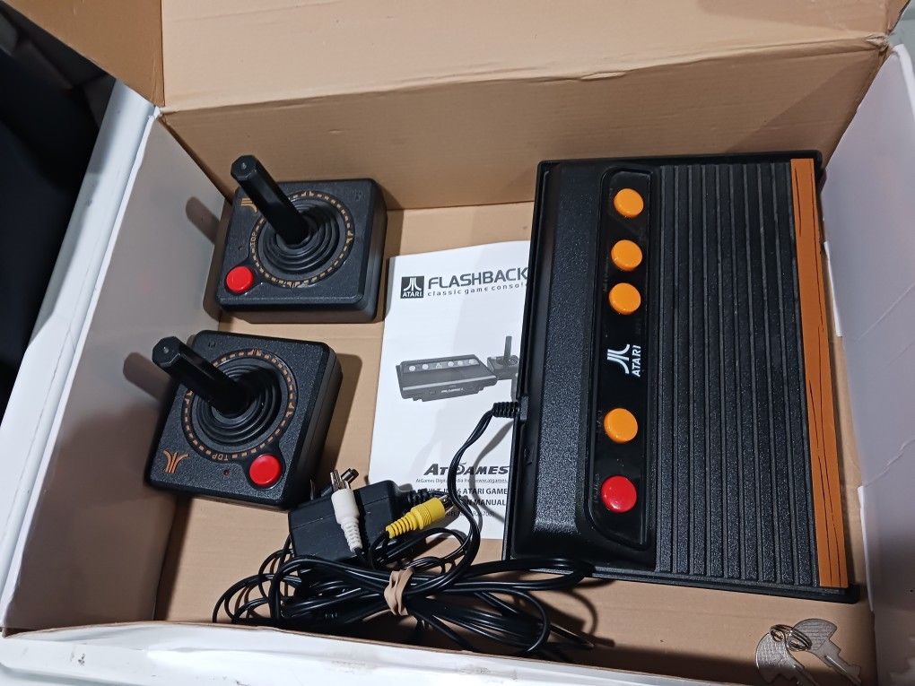 ATARI FLASHBACK 4 Classic game controller. Good Condition. 76 built in games. includes 2 wireless controllers.