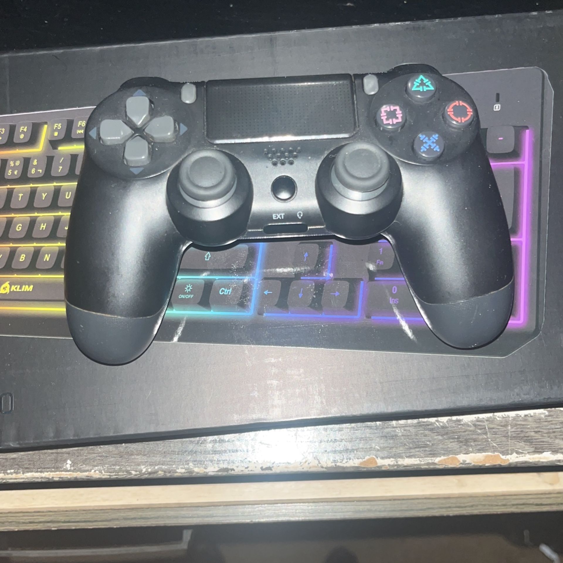 PS4 Controller