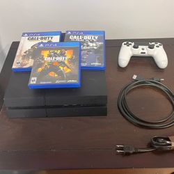 PS4 W controller And 3 Games