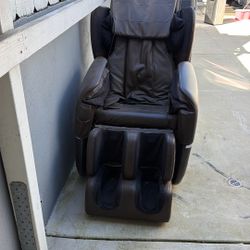 FREE MASSAGE CHAIR *does NOT work BUT can be FIXED*