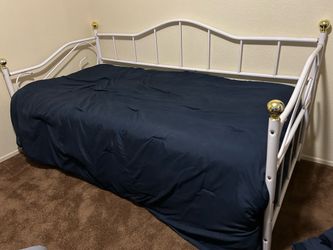 Day bed with trundle