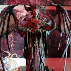 Statue of Lilith - 24.5in Premium Diablo IV Statue - Blizzard Collectibles