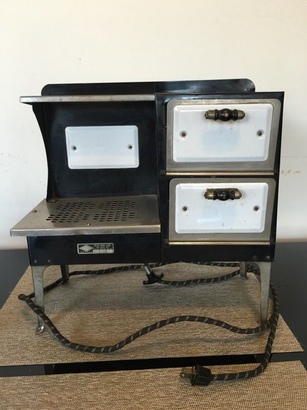 Vintage Electric Toy Stove (Empire Metal Corp) for Sale in Chicago, IL
