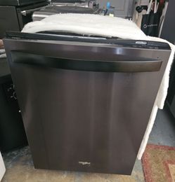 CATALYST WHITE VYNIL FENCE...48 ft...IT INCLUDES 10 POSTS 8 ft, 22 RAILS 6 ft AND 122 PANELS.....NEW....$ 800