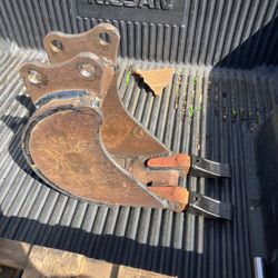 Mini Excavator Bucket 8”