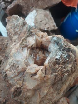 Quartz Crystal Yard Rocks Med To Ex Large Size