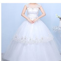  Gown Wedding Dress. Fit : Women's Color : White