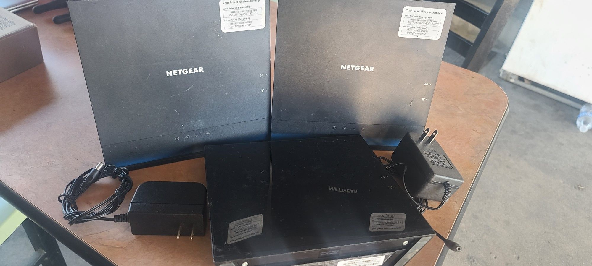 NETGEAR ROUTER $40 Cada Uno O $100 Por Los 3