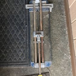 Tile cutter