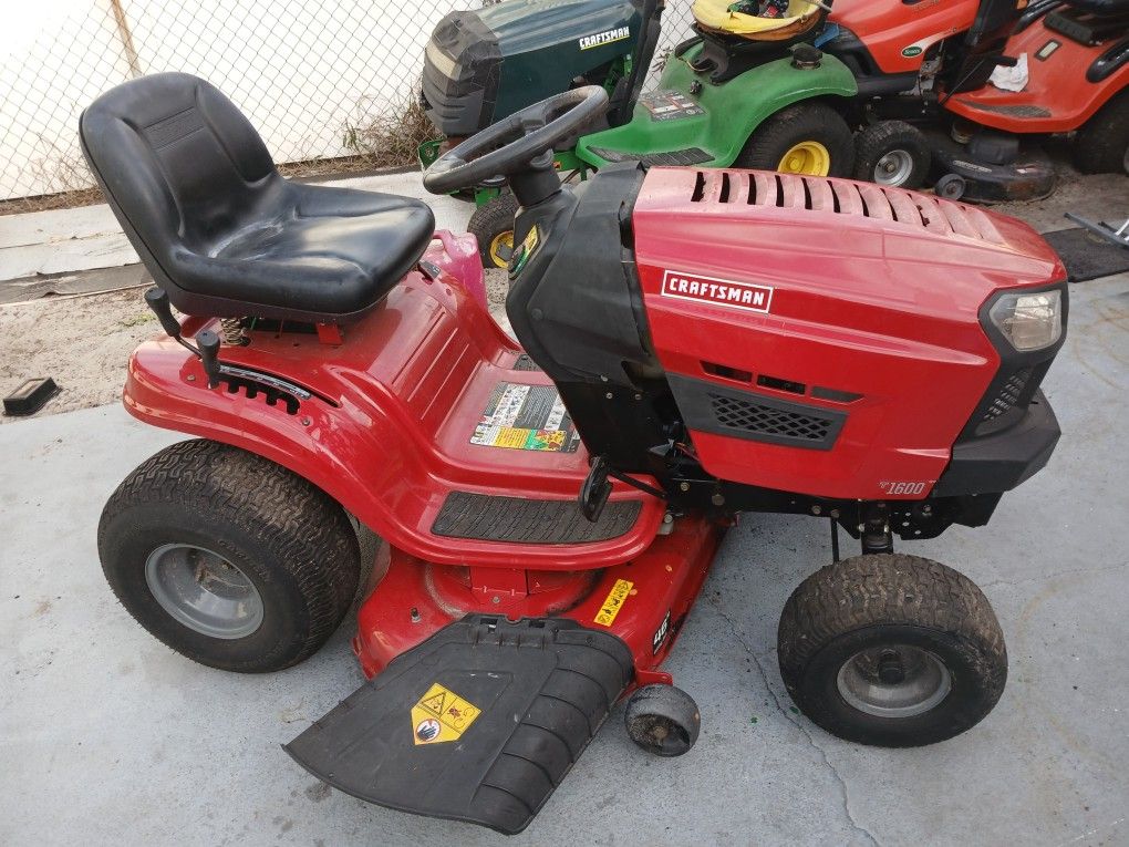 Craftsman T1600 Riding Mower. 