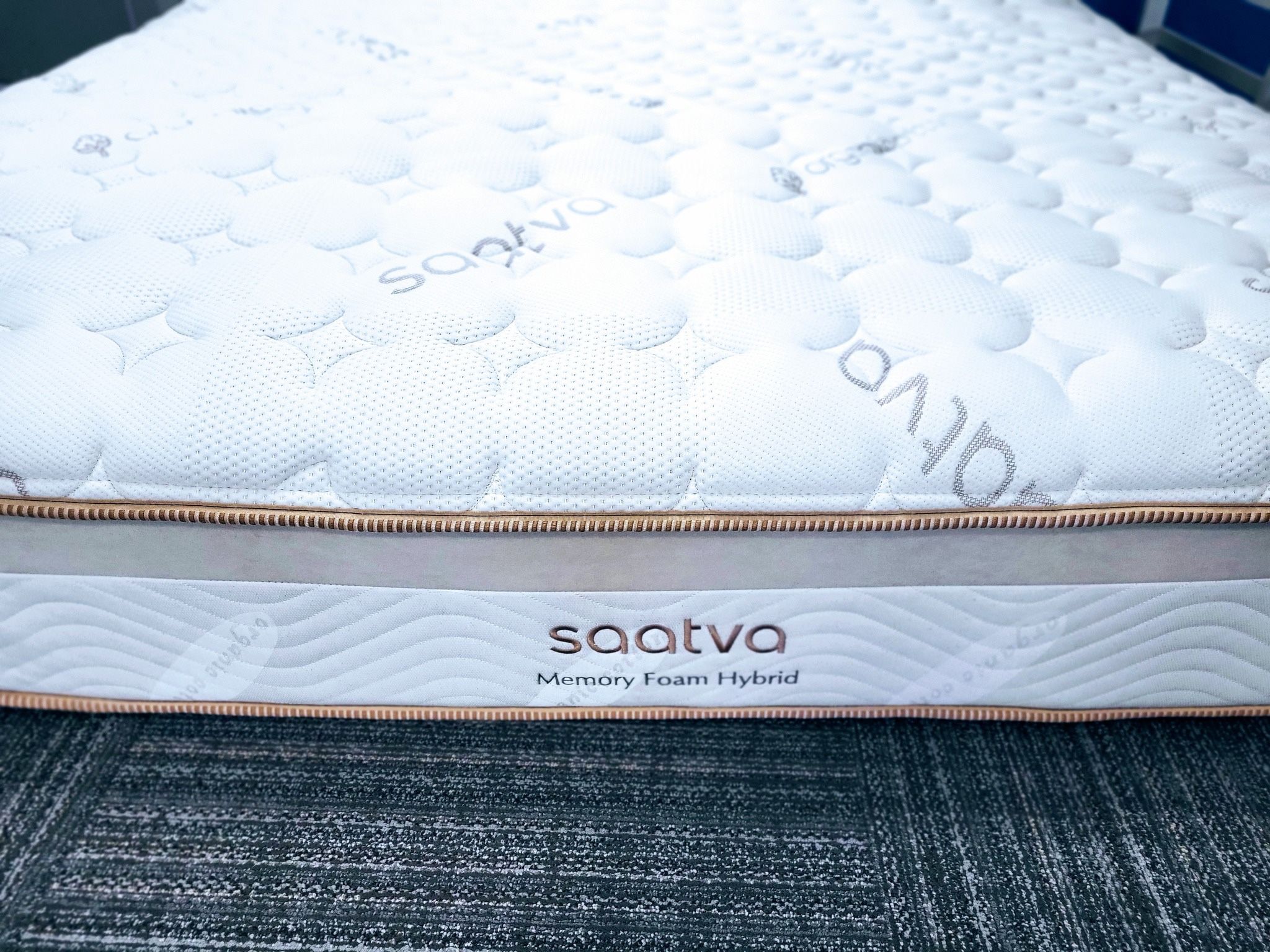 SAATVA Memory Foam Hybrid Mattress (1 King)