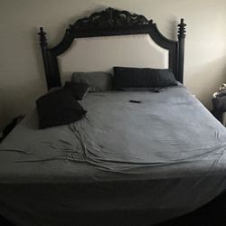 Elegant King And Queen Style Bed 