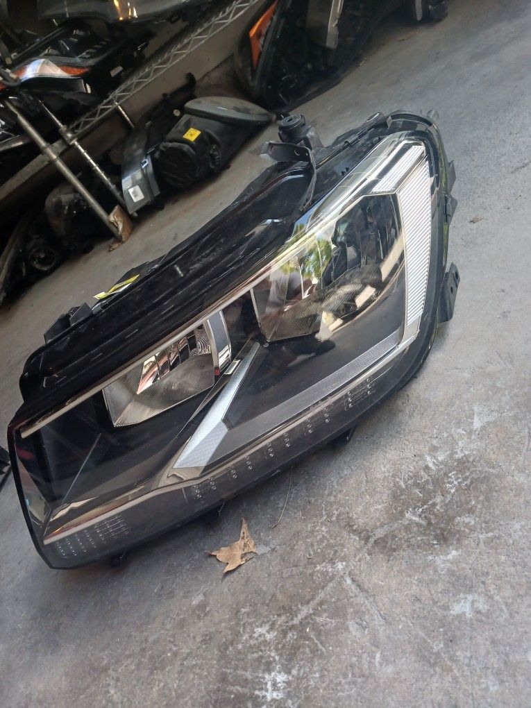 Volkswagen Tiguan Headlight Left Side 2018-2021 (after market CAPA) brand New