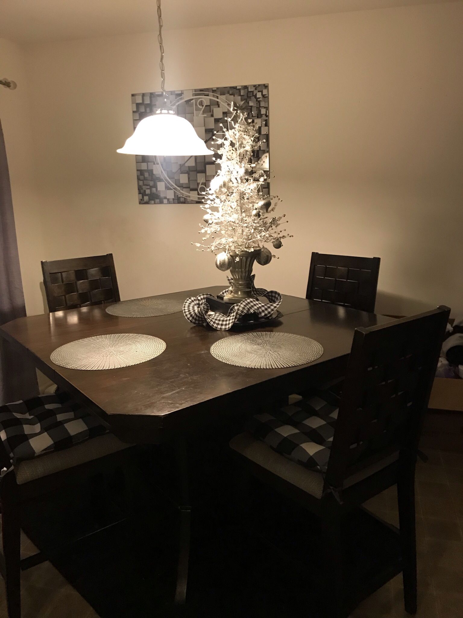Table/chairs