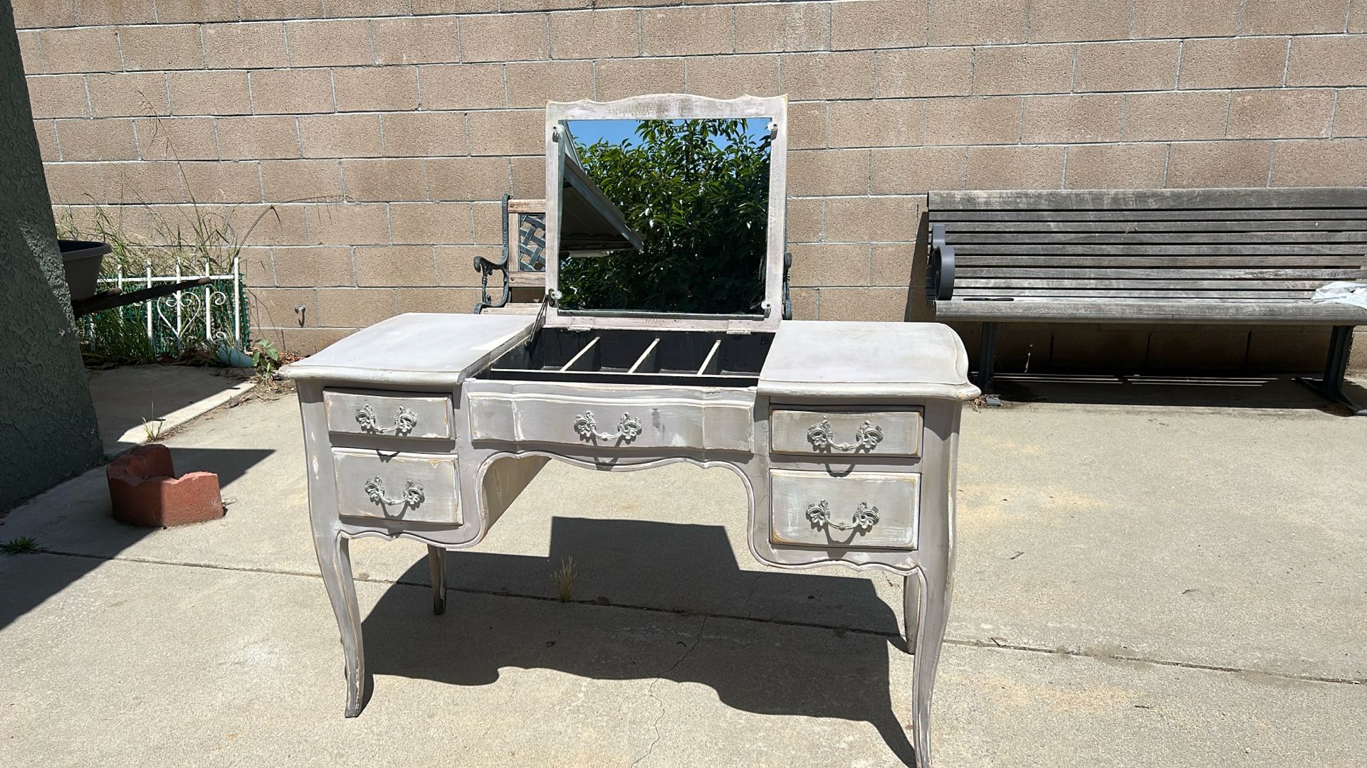 Vanity desk