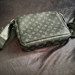 Louis Vuitton Messenger Bag