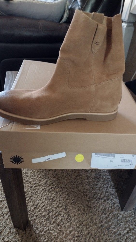 Ugg Women's Boots 7.5