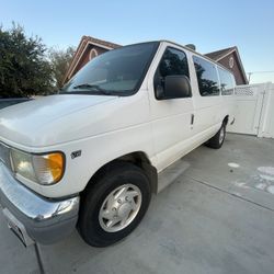 2002 FORD E250 Passenger Van 