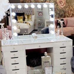 Glam Vanities 
