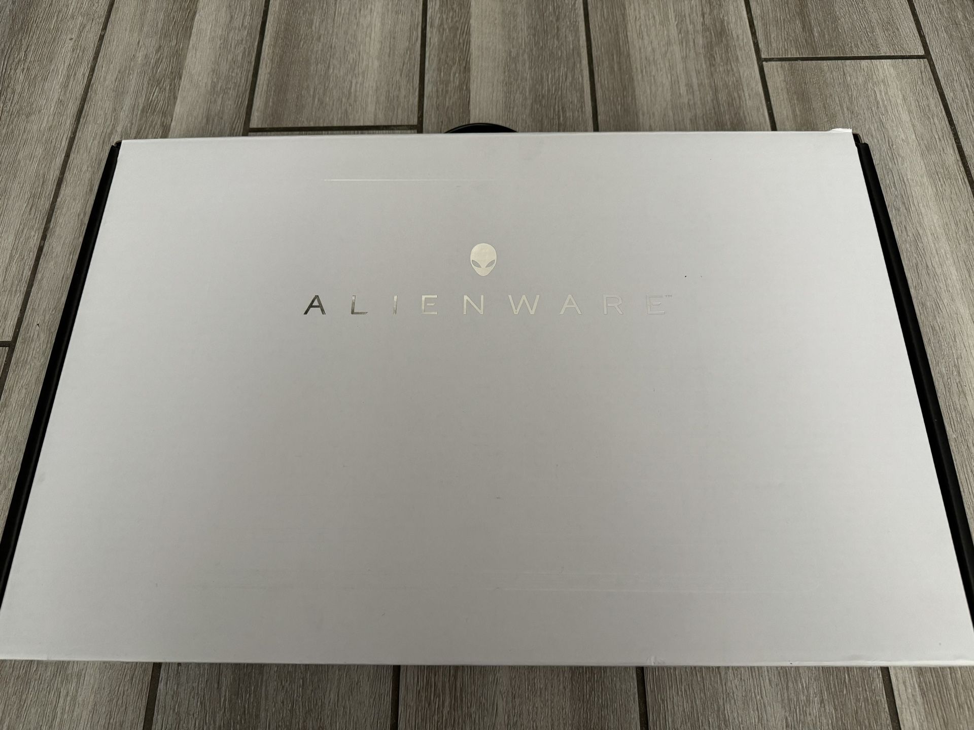Alienware m16 16" Gaming Laptop QHD AMD Ryzen 9 7845HX 32GB RAM 1TB SSD NVIDIA GeForce RTX 4080