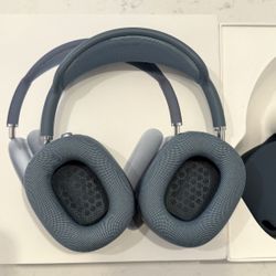 Blue AirPods Pro Max USB-C