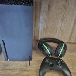 Xbox Series X With Turtle Beach Headphones
