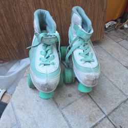 used roller derby  firestar.rollerskates size 3
