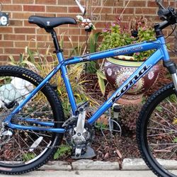 Super Nice Kona Cinder Cone Mountain Bike 24 Speed Trigger Shifter Hydraulic Disc Brakes Medium Size Frame Size Ready To Ride 