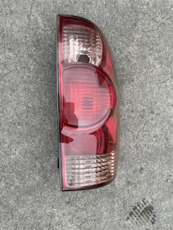 2005-2009 Toyota Tacoma Passenger Taillight