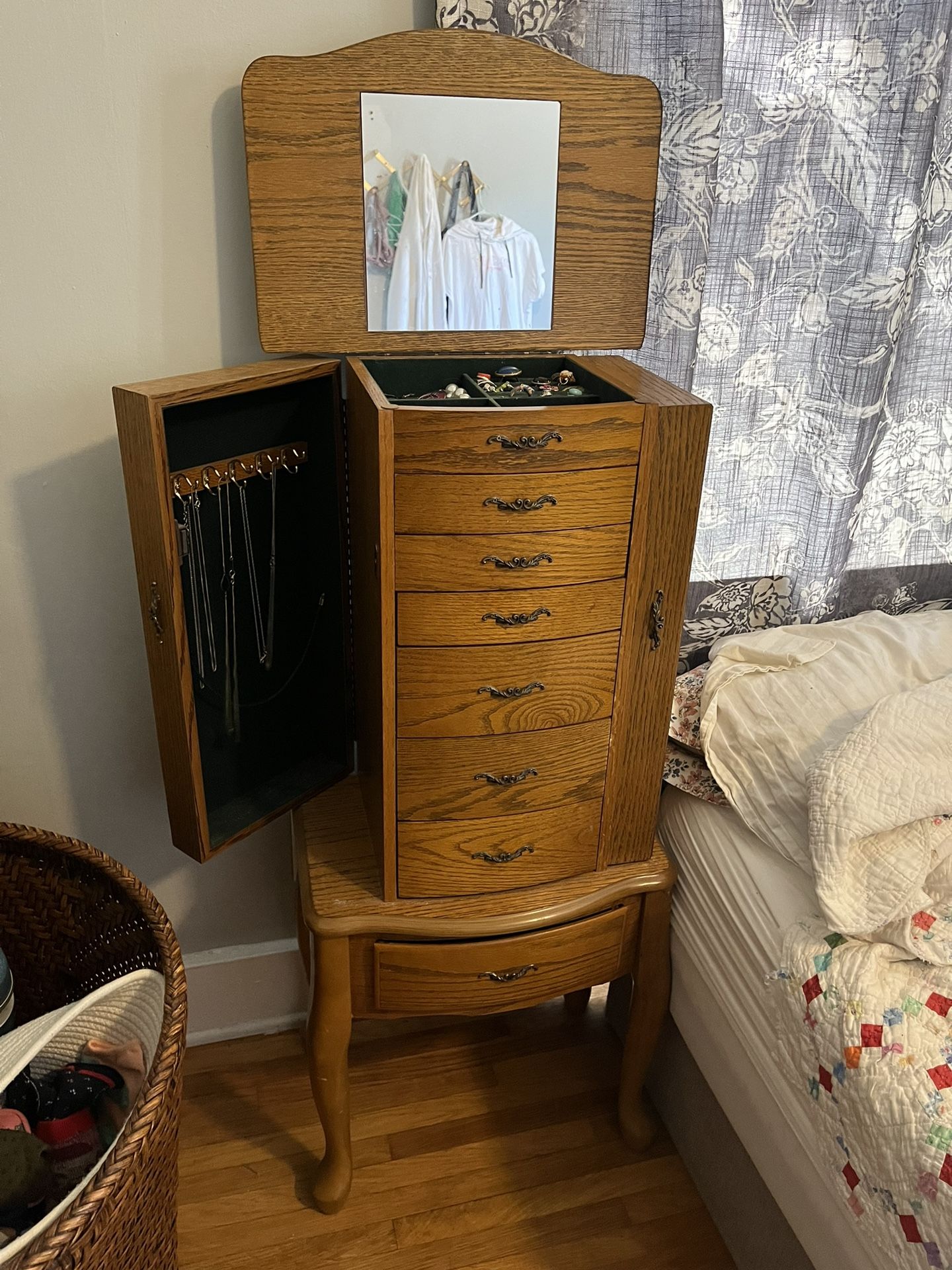 Beautiful Wood Jewelry Stand With Mirror