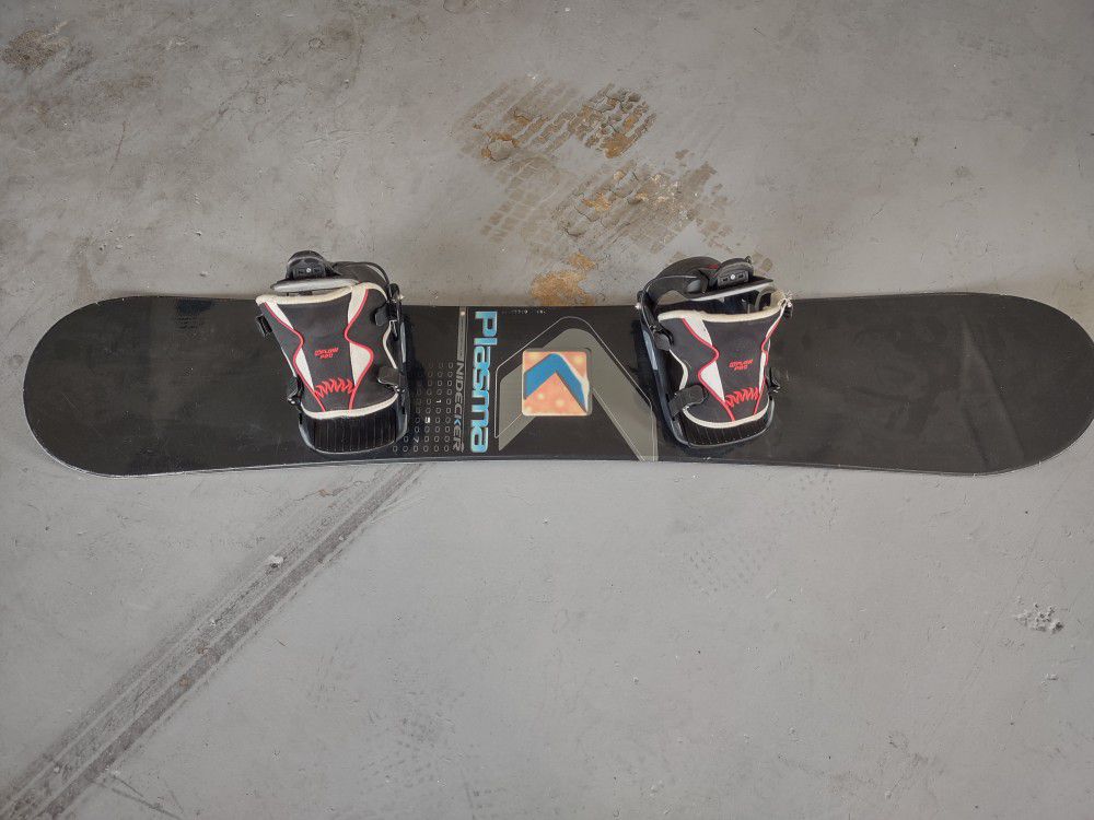 Nidecker snowboard with Flow Pro bindings and travel bag