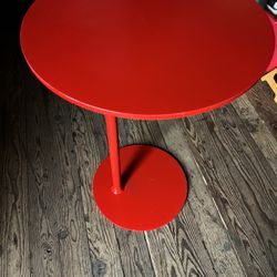 Table Red