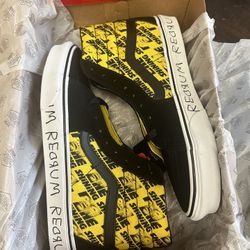 House Of terror “The shining “ Sk8-Hi Vans Men’s Size 9.5