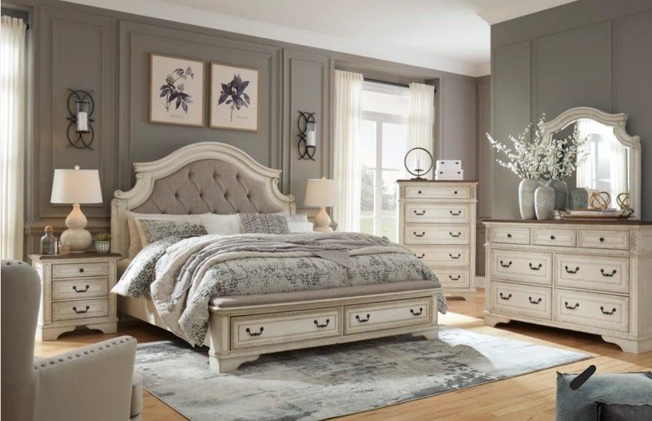Realyn Chipped White Upholstered Storage Platform Bedroom Set with Footboard Bench

,bed Frame,nighstand,dresser Mirror Chest Included