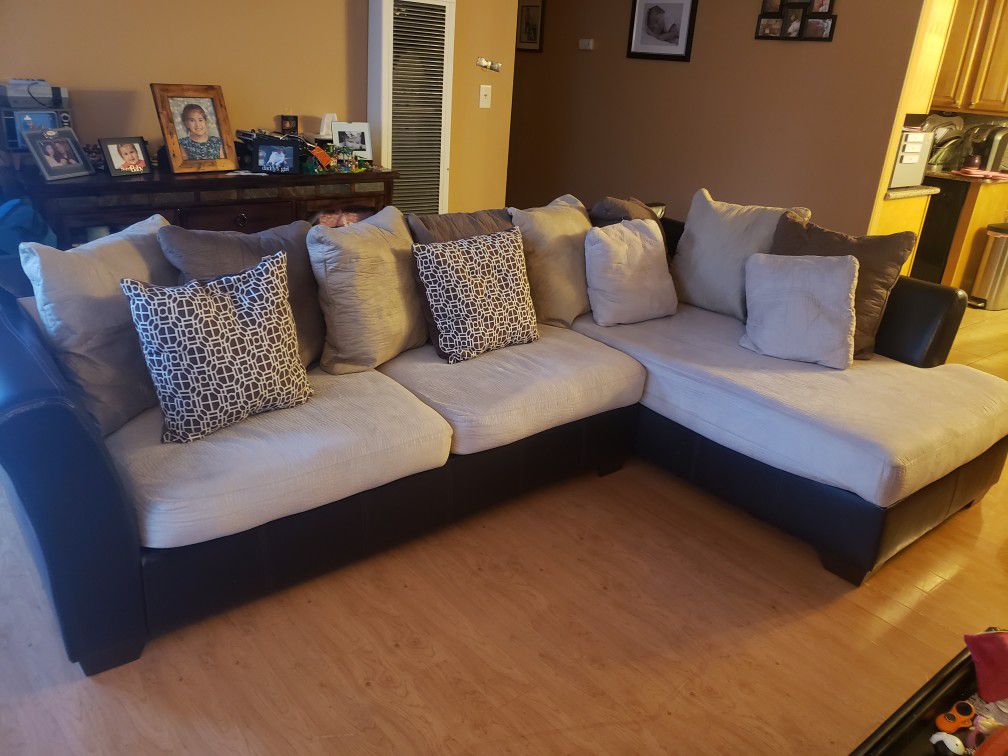 Sectional couch, Preowned, price negotiable!