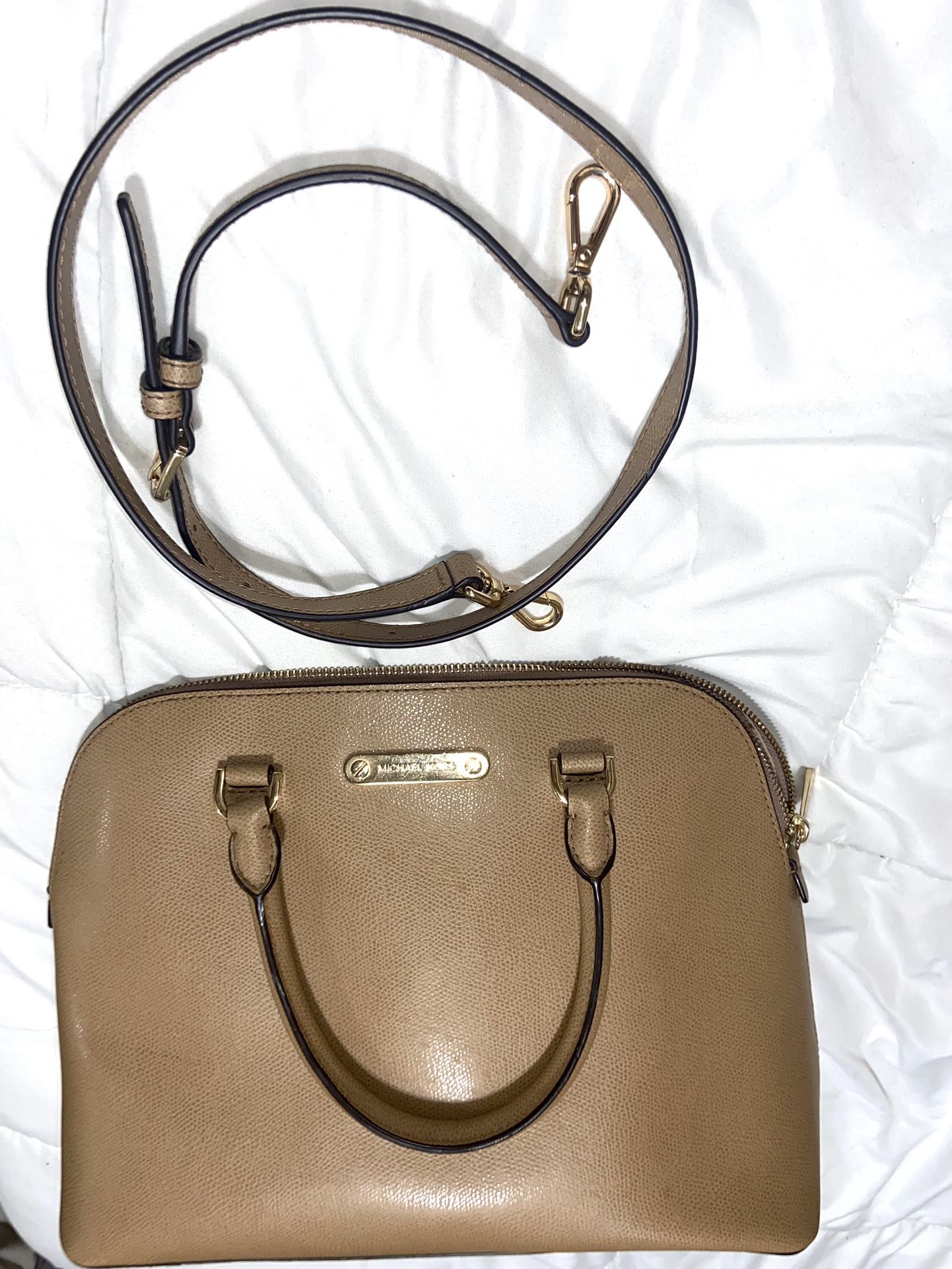 Michael Kors Purse Satchel With Shoulder Strap for Sale in Bloomington, CA  - OfferUp