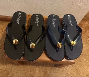 Flip Flops - https://offerup.com/redirect/?o=Yi5Cb3V0aXF1ZQ== - brand new - size 9 - price is for both - pick up only