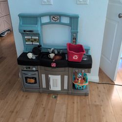 Play Kitchen With Play Food And Plates 