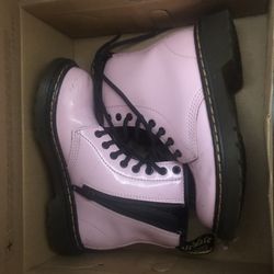 11c Pink Boots