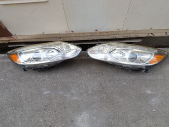 2012-2015 Ford Focus Xenon Headlights With All The Accessories Oem.