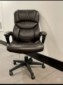 Realspace Fennington Bonded Leather High-Back Office Chair - Brown/Black, Executive Swivel Chair With Lumbar Support
