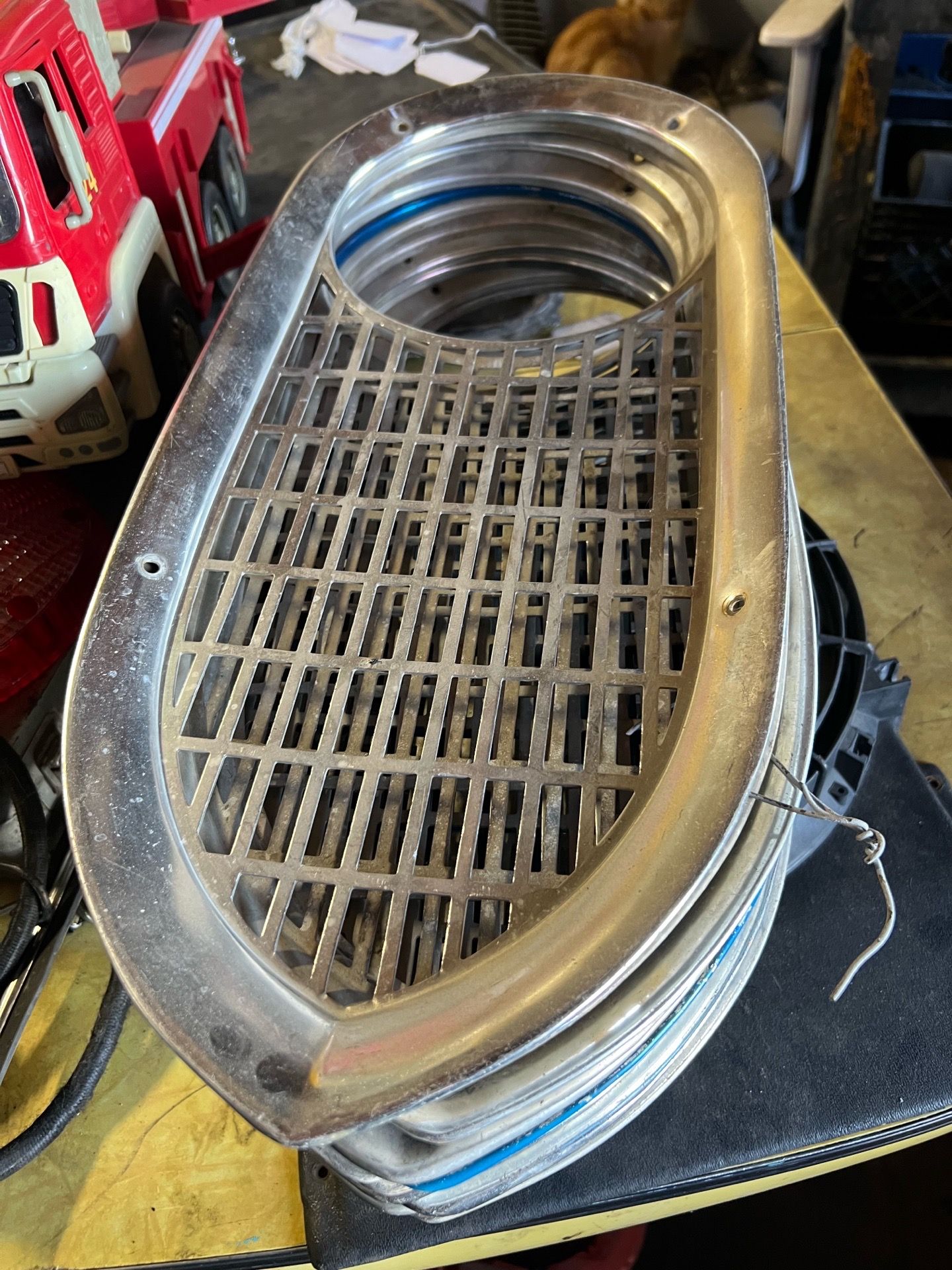 Headlight bezel