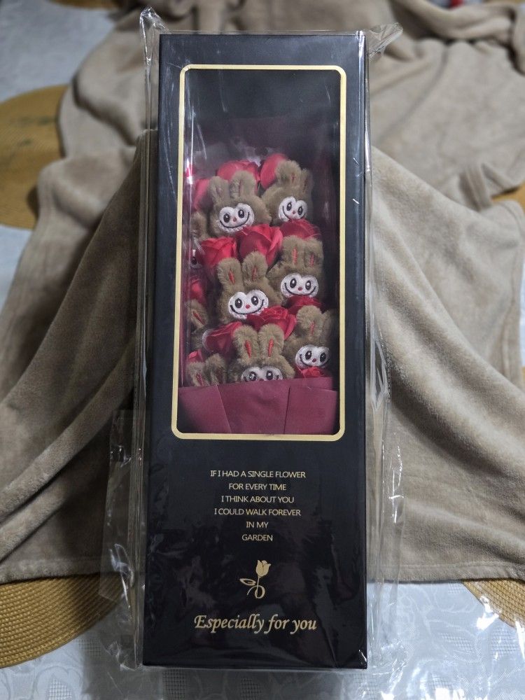 Labubu rose bouquet in gift box