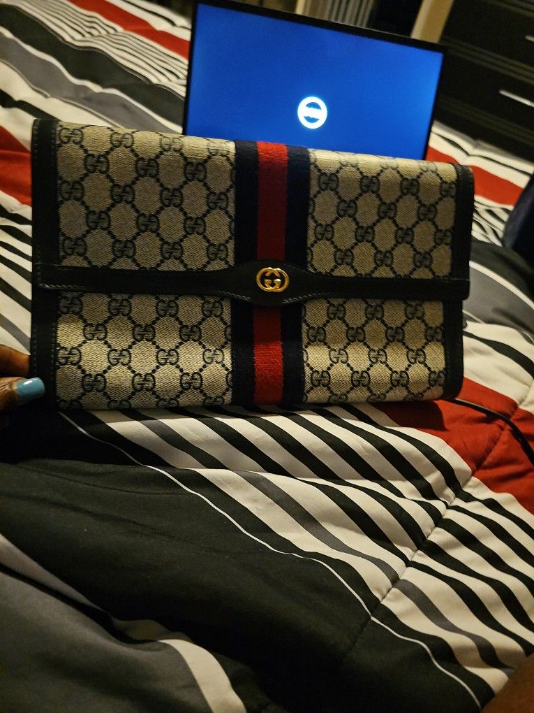 Authentuc Gucci Clutch
