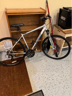 Schwinn Searcher Women’s Bicycle