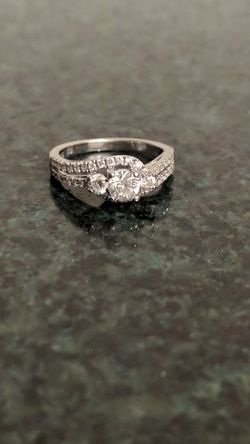 Certified 1ct. Twt diamond engagement ring. Absolutely Stunning