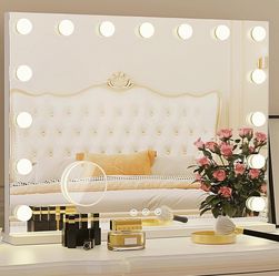 Vanity mirror like new