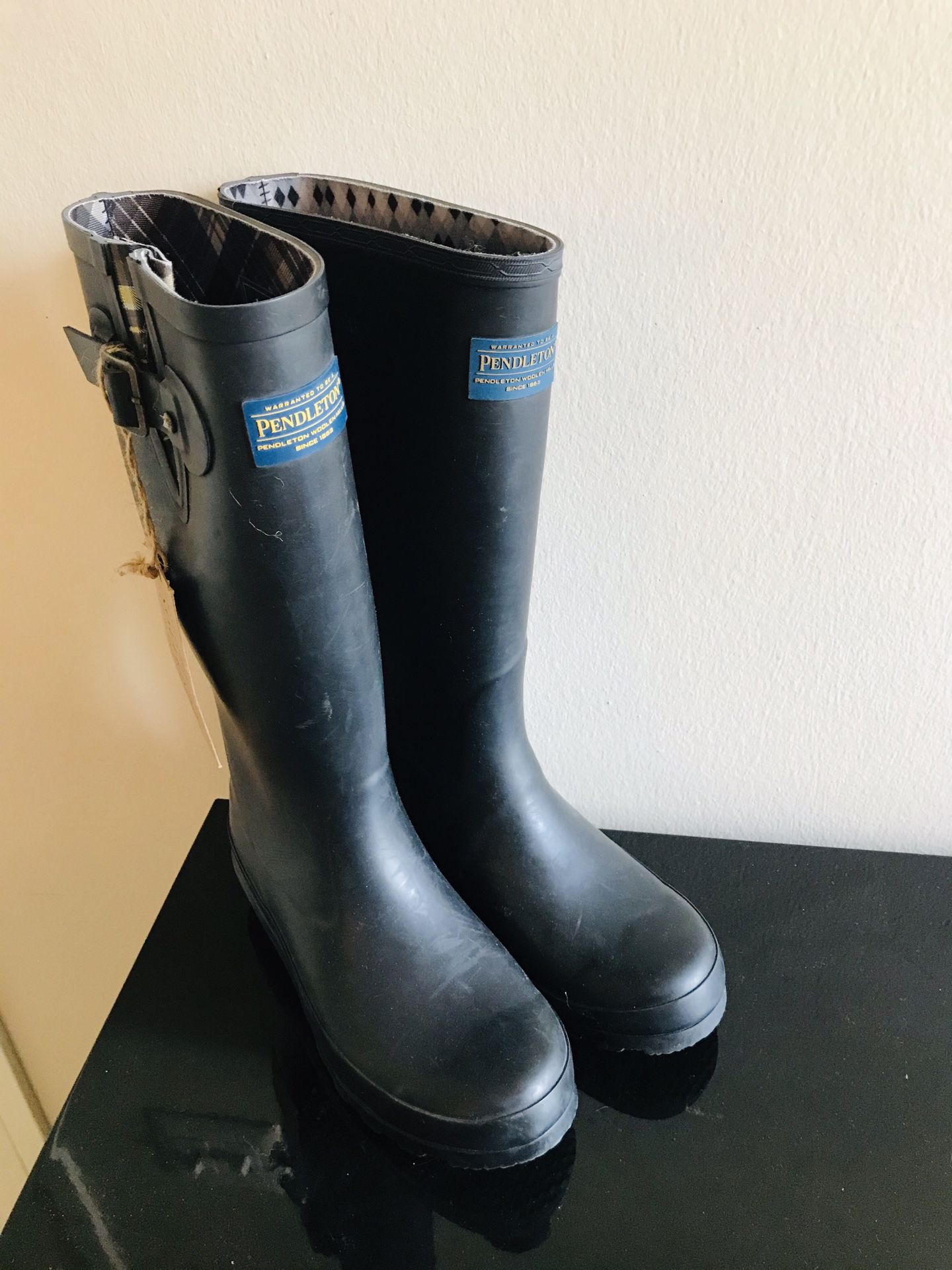 Pendelton rain boots size 7